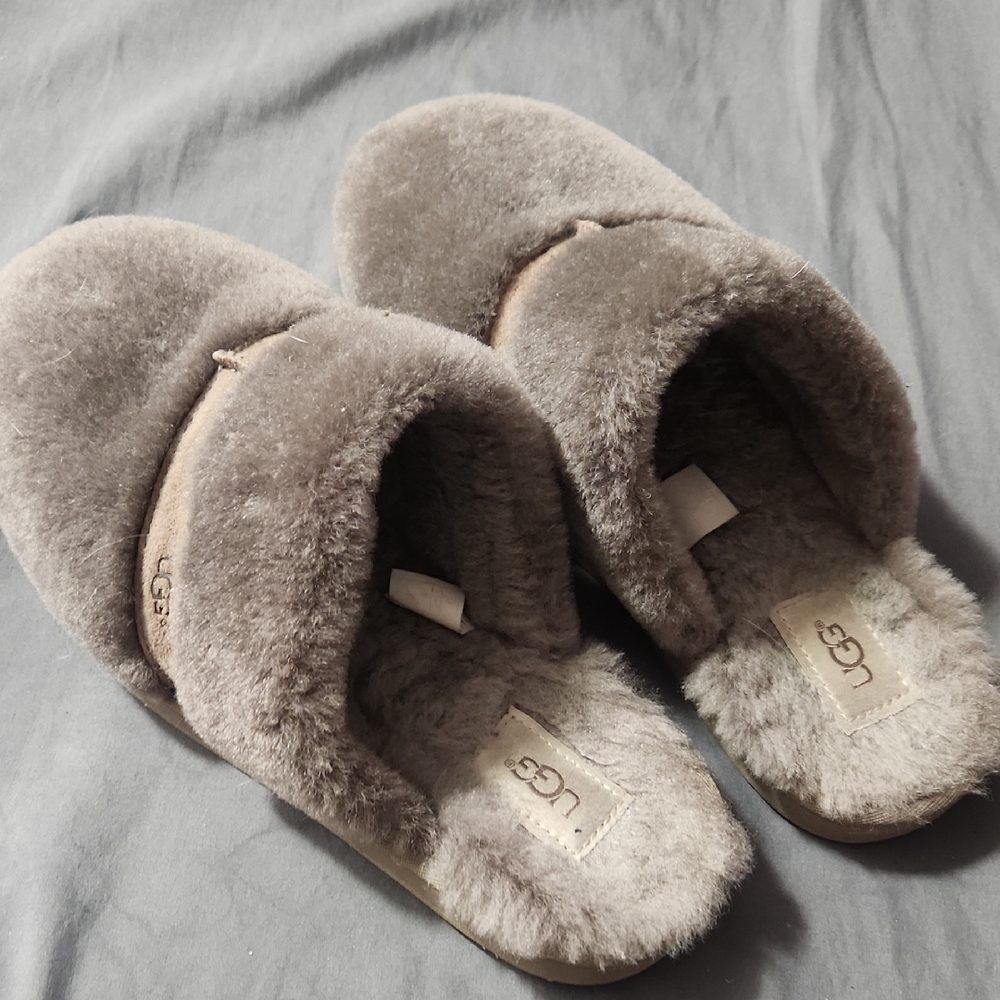 UGG Women's Fluffy Brown Slippers